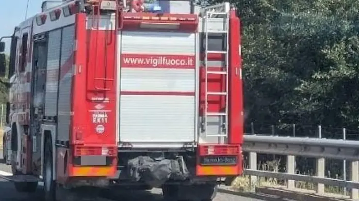 Incidente sulla nuova 125, auto a fuoco: traffico bloccato a Solanas - L'Unione Sarda.it