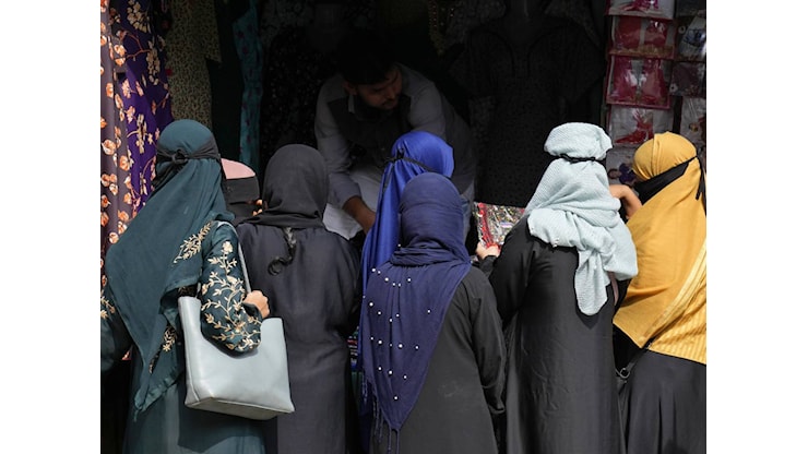 Mossa di Vienna contro i diktat islamici: stop a velo e burqa a scuola - il Giornale