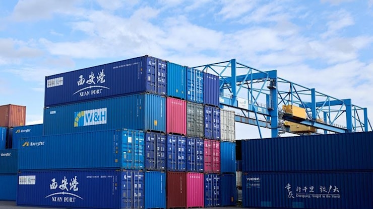 Ue pronta ad alzare dazi e quote alla Cina: Bruxelles ora teme una minaccia «esistenziale» per l'industria europea - Corriere della Sera