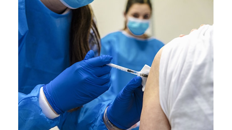 Medici no vax radiati, in commissione passa il reintegro. Gli Ordini lombardi: Fermamente contrari - ComoZero