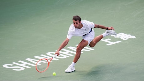 Cobolli eliminato a Shanghai, Berrettini saluta: Zverev avanti
