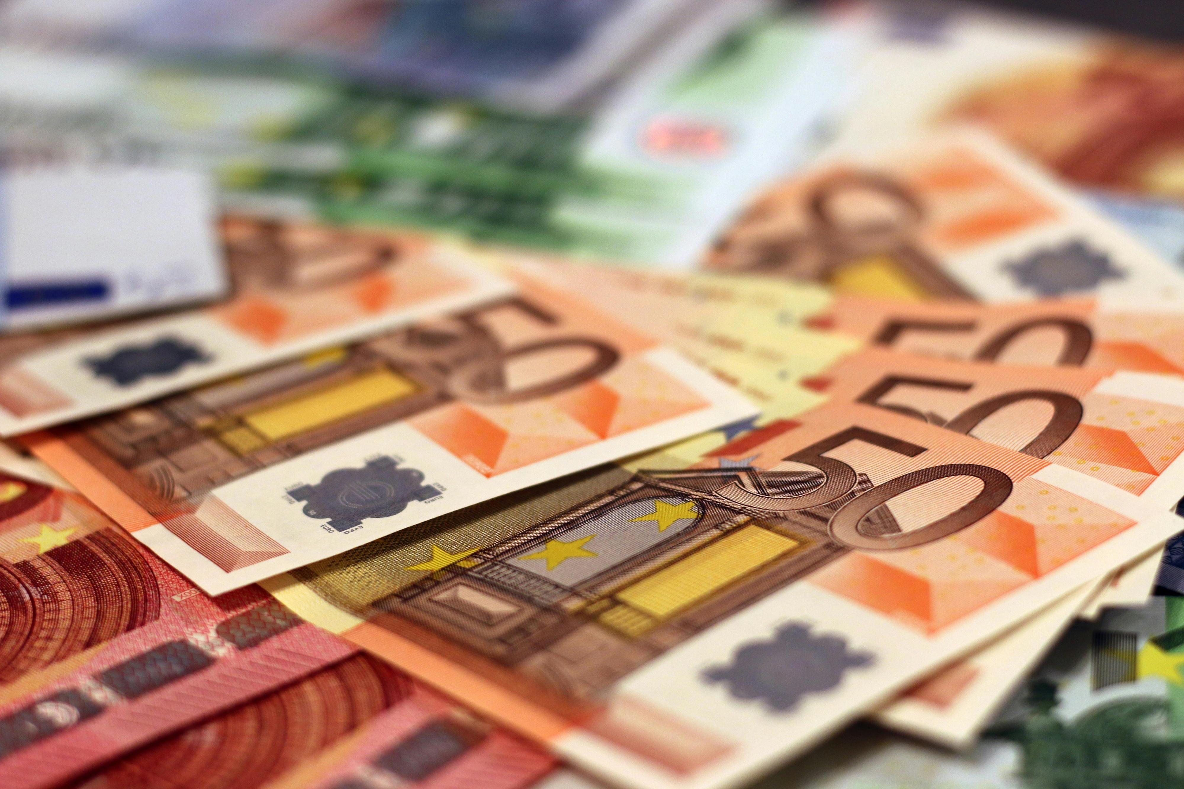 La ricchezza delle famiglie sfiora i 6.500 miliardi, meno liquidità e più investimenti · LaC News24