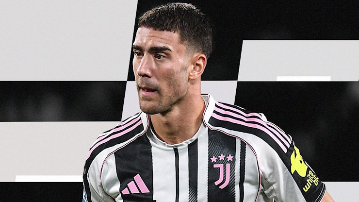 Vlahovic aspetta Bayern o Barcellona, si allontana il rinnovo del contratto. Corvino: Juventus top club - Calciomercato