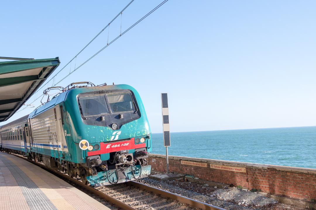 Sabotaggio o furto di rame: indagini in corso sul danneggiamento che ha causato lo stop ai treni · LaC News24