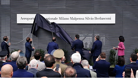 Malpensa intitolato a Silvio Berlusconi: cerimonia e polemiche su Sala