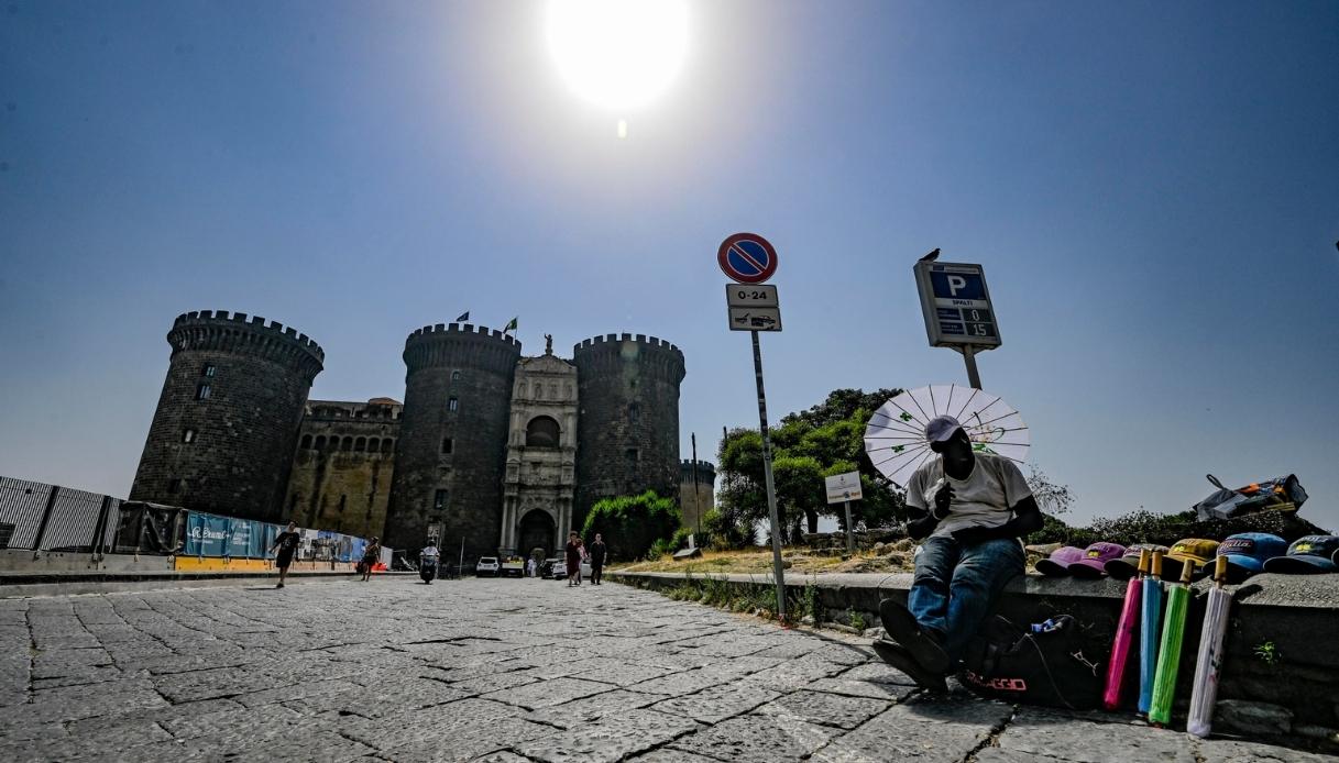 Agosto a 50 gradi, il meteo in Italia fa paura per il caldo: le previsioni e il rischio nubifragi violenti