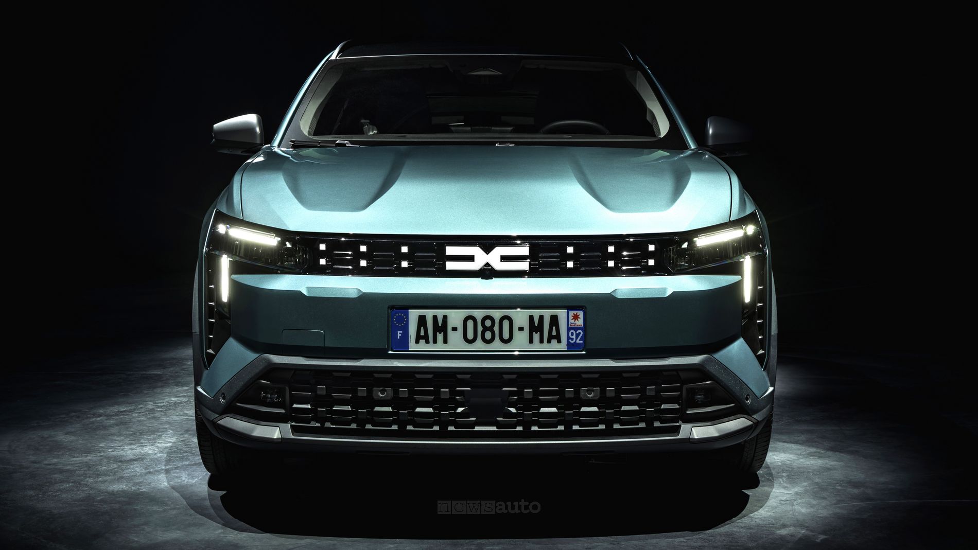 FOTO nuova Dacia Striker, carrozzeria, abitacolo e interni, FOTOGALLERY