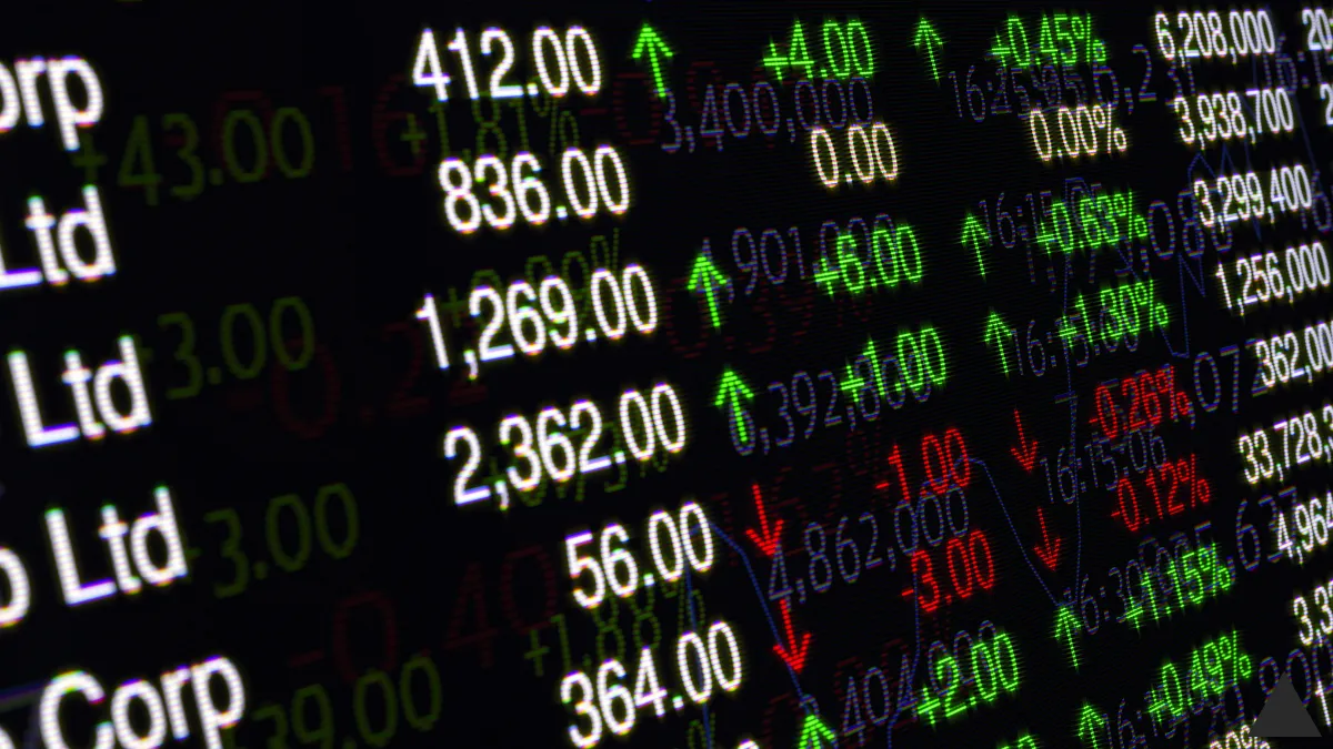 Cos'è successo oggi sui mercati: dal via dell'Opas di Poste su Tim al maxi acquisto di treni da parte di Italo