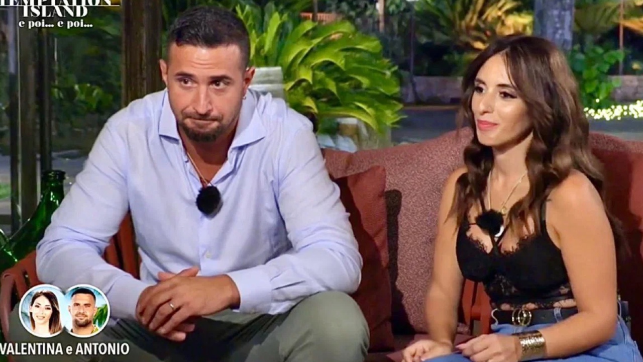 Temptation Island, Valentina accusa Antonio: “Da sola in ospedale, era con l’ex”, lui replica “Buttato fuori casa