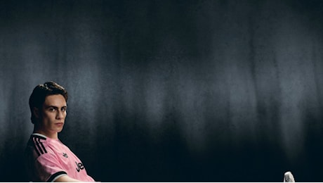 Juve, la nuova maglia away è un tuffo nel passato: il rosa torna protagonista