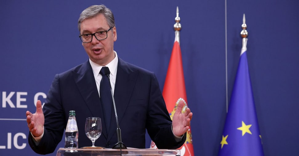 Il presidente serbo Aleksandar Vučić annuncia dimissioni