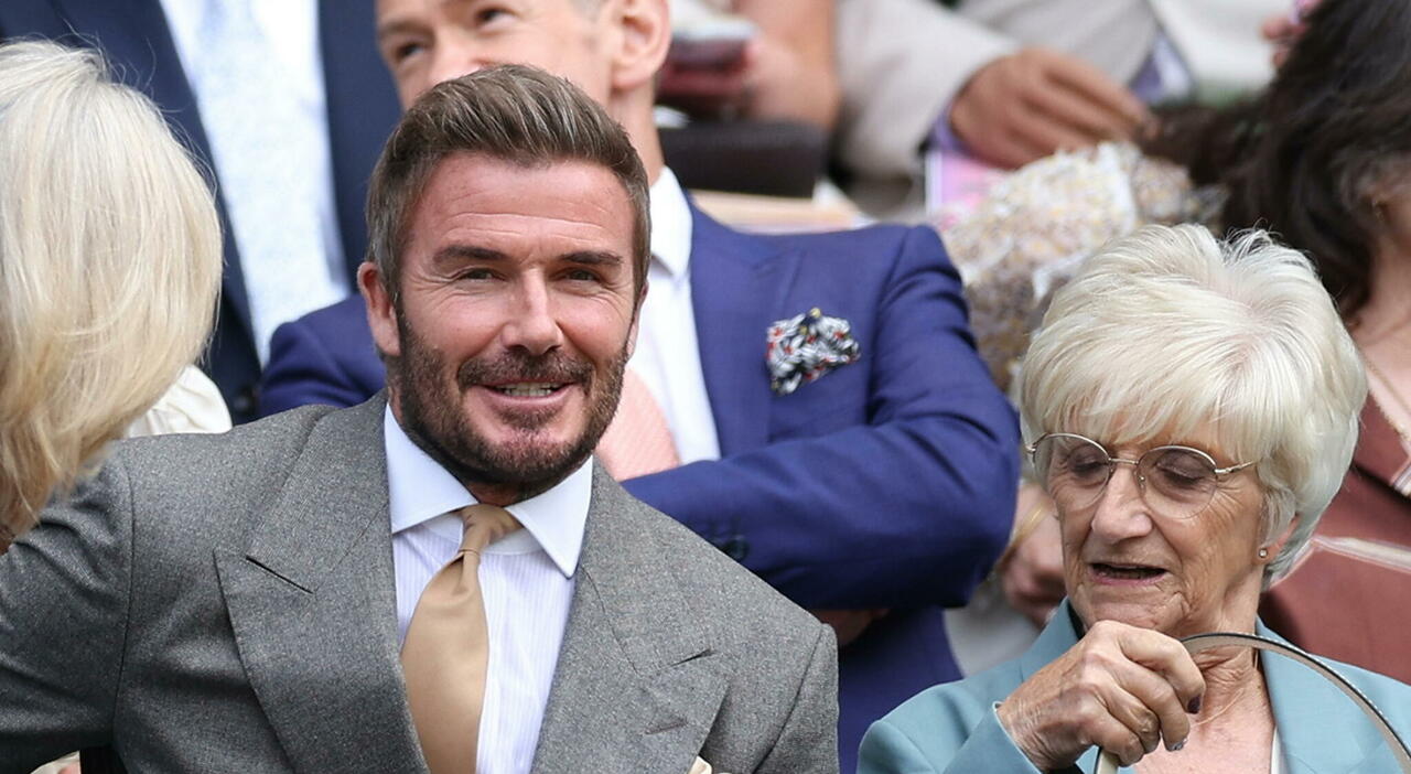 Wimbledon, le pagelle ai look dei vip: Beckham impeccabile (con la mamma), Djokovic e la giacca virale, Bad Bunny fuori tema