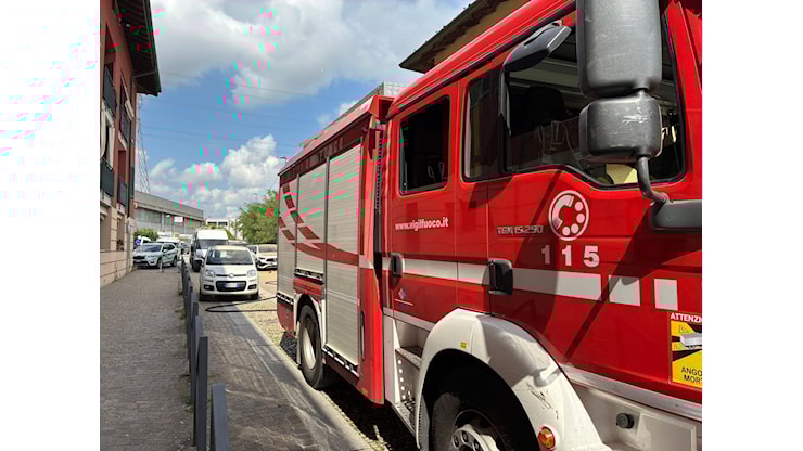 Intossicazione da sostanza urticante: evacuati gli studenti della scuola superiore - Prima la Martesana