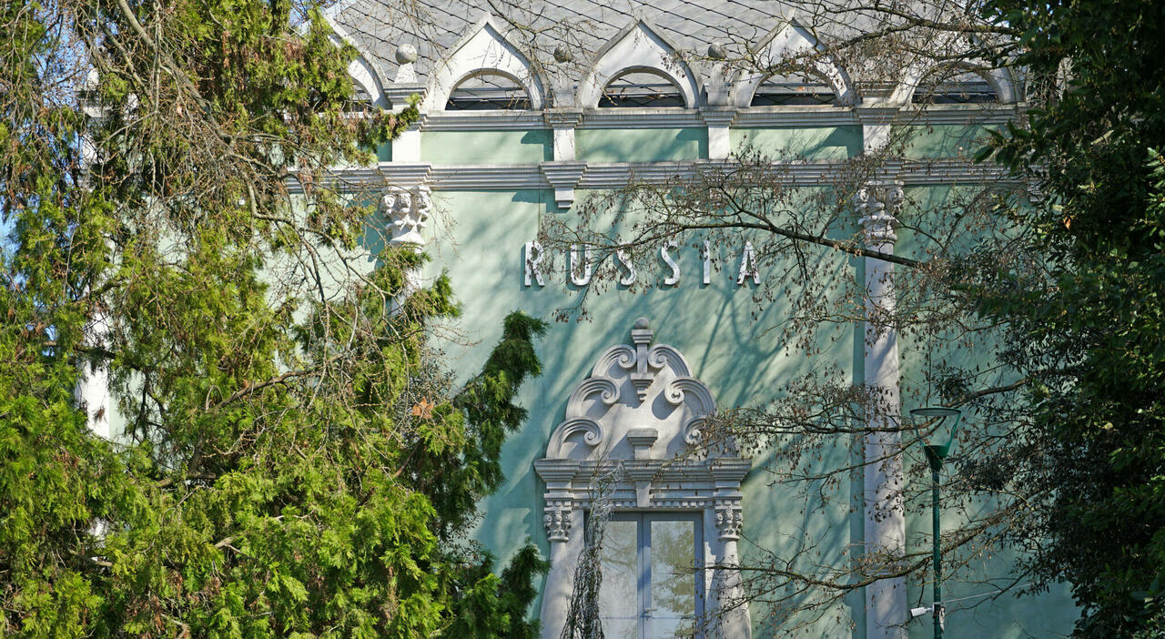 Biennale di Venezia, Ue: stop finanziamenti da 2 milioni. La decisione dopo la riapertura del padiglione russo. La fondazione: pronti a far valere nostre ragioni