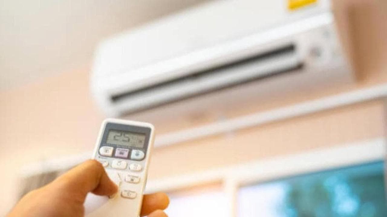 Salvarsi dal caldo ma anche da blackout e aumento delle bollette: “Ecco come usare i condizionatori”