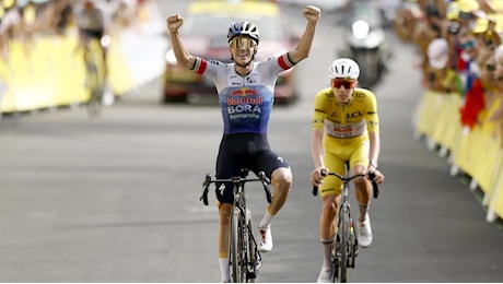 Tour, Evenepoel batte Pogacar in salita, Vingegaard si ritira, Del Toro 3° in classifica