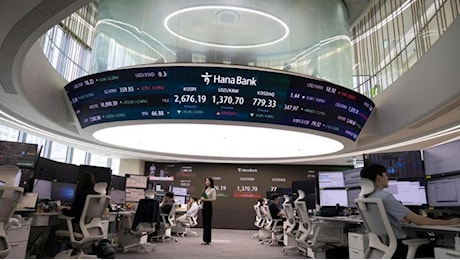 Le Borse di oggi 14 luglio. Il Brent supera gli 85 dollari, mercati in calo per guerra e tech