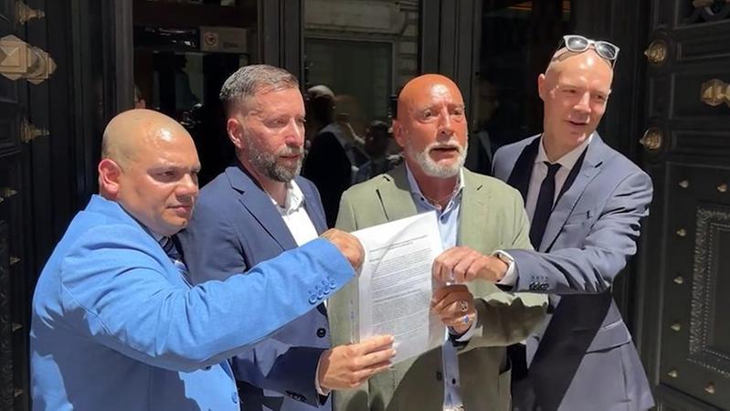 Video: Remigrazione, il Comitato deposita in Parlamento le firme per una pdl sul tema