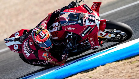 Superbike a Jerez, Bulega domina il venerdì: Ducati fa la voce grossa