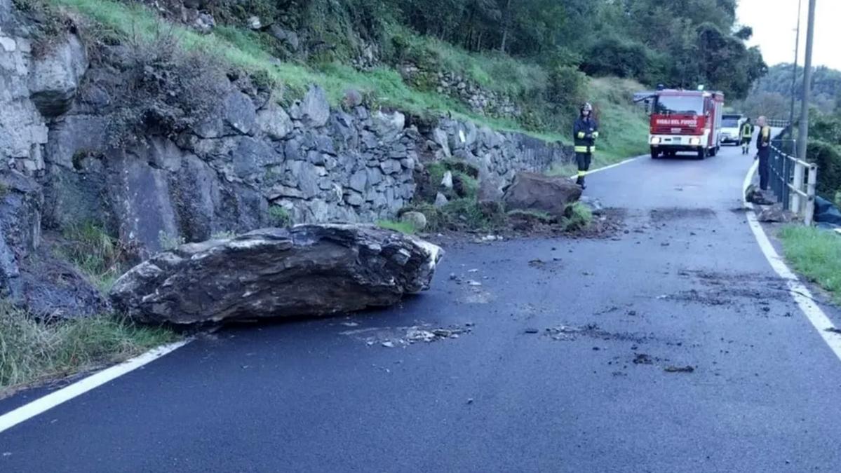 Maltempo in Valtellina: nubifragio, frane e alberi caduti sulla linea ferroviaria