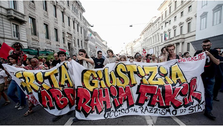 Manifestazione per Fakir. Mille in corteo a San Babila e slogan contro la polizia