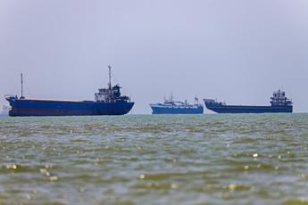 Iran chiude lo Stretto di Hormuz: Non passa nessuna nave