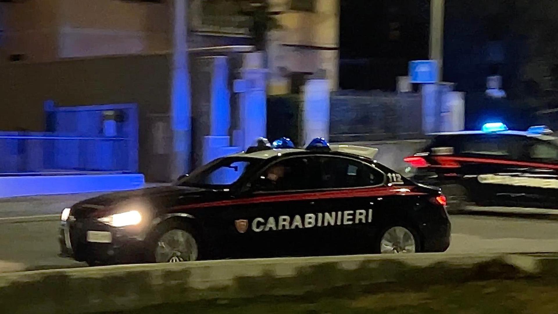 Ha cercato di dare fuoco alla compagna e all’amico: in carcere per tentato omicidio