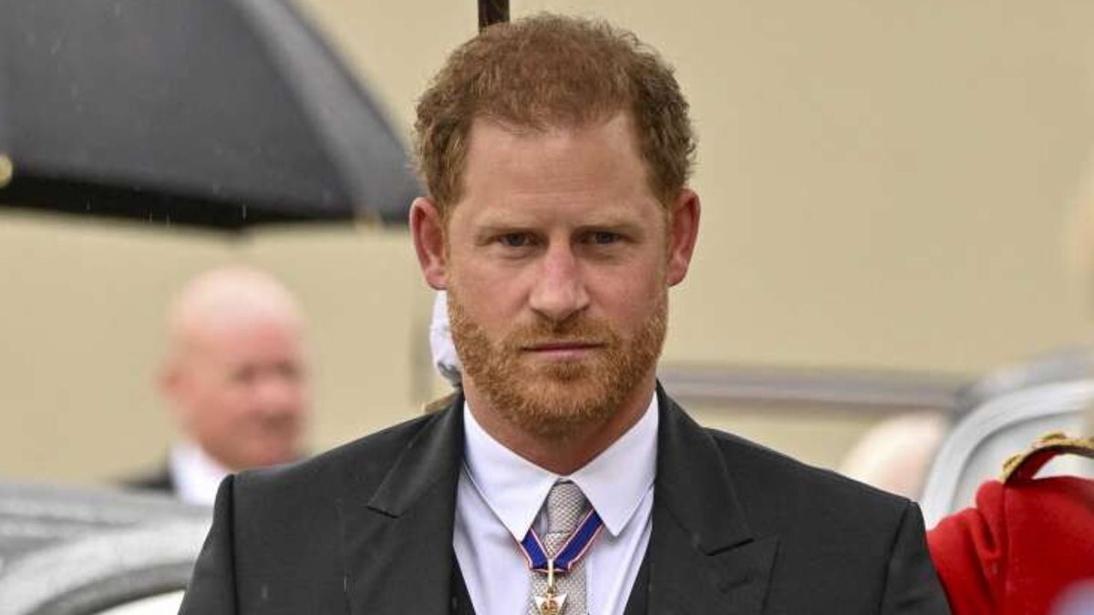 Re Carlo chiude la porta a Harry, ritirato l'invito a Buckingham Palace: Ha risposto troppo tardi