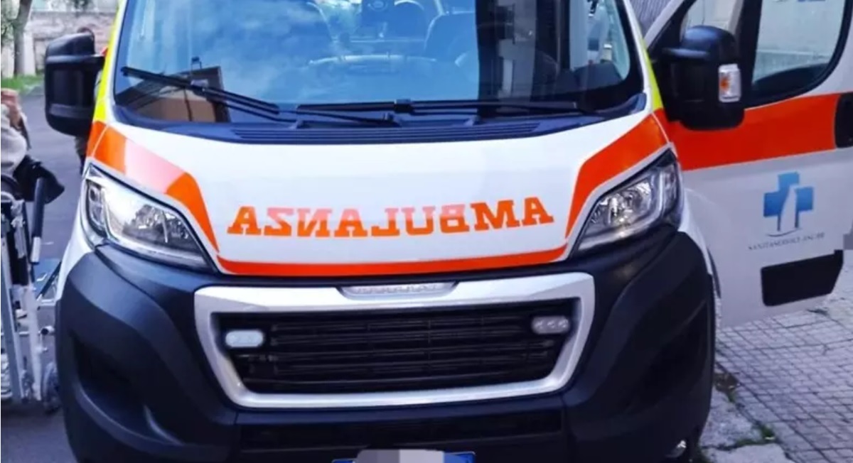 Otranto, padre salva i figli gemelli dall’annegamento, poi si sente male e muore