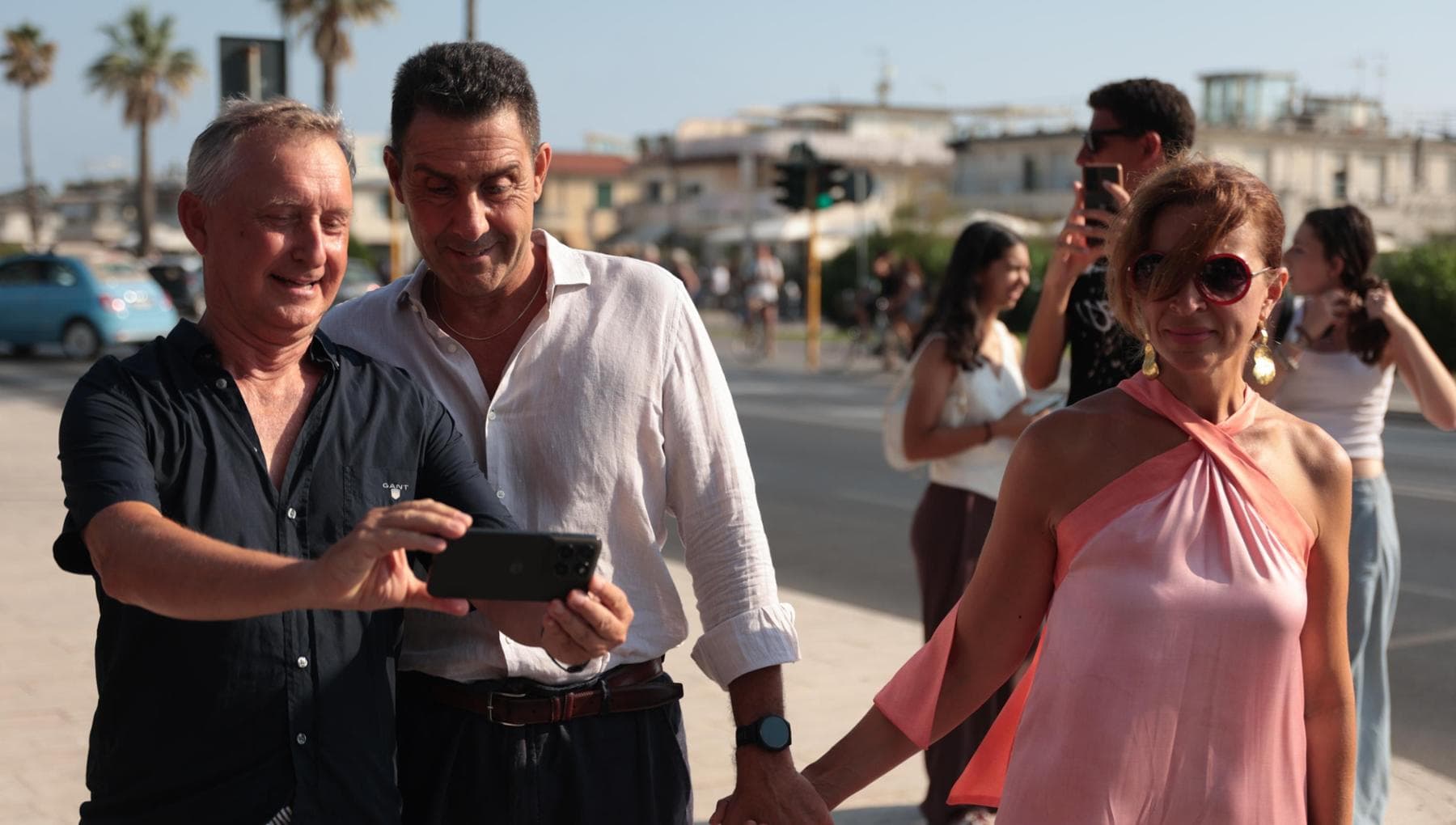 Vannacci tra slogan e magliette: Se mi entri in casa rinunci alla vita