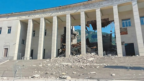 Bolzano, crolla parte del palazzo del tribunale. Sfiorata la tragedia