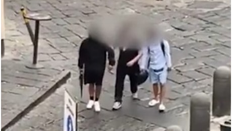 Spari in strada a Napoli col kalashnikov, i video e i fermati: Emanuele Iaccarino, Giuseppe Triuolo e la donna