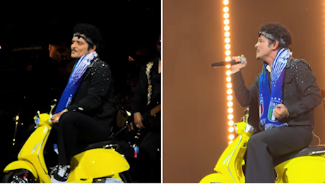 Bruno Mars conquista San Siro su due ruote: l’arrivo in Vespa