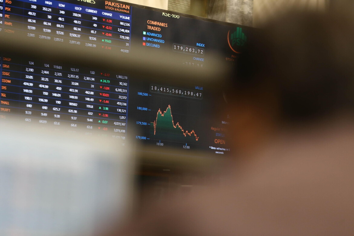 Petrolio da record, su i prezzi: la tassa Trump manda le borse in tilt