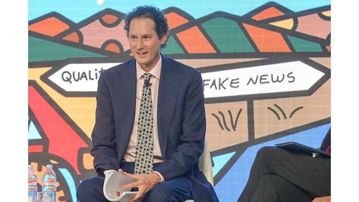 Arrivano i greci, Repubblica e Stampa in agitazione permanente - Il Manifesto