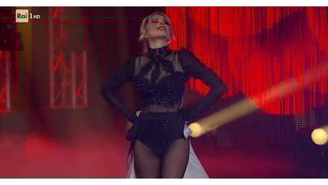 Ballando con le Stelle, il gran rientro di Fialdini: incanta e affascina, ora l'infortunio è lontano