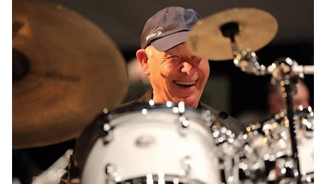 Morto sul palco Gianni Cazzola, addio al batterista jazz di 88 anni