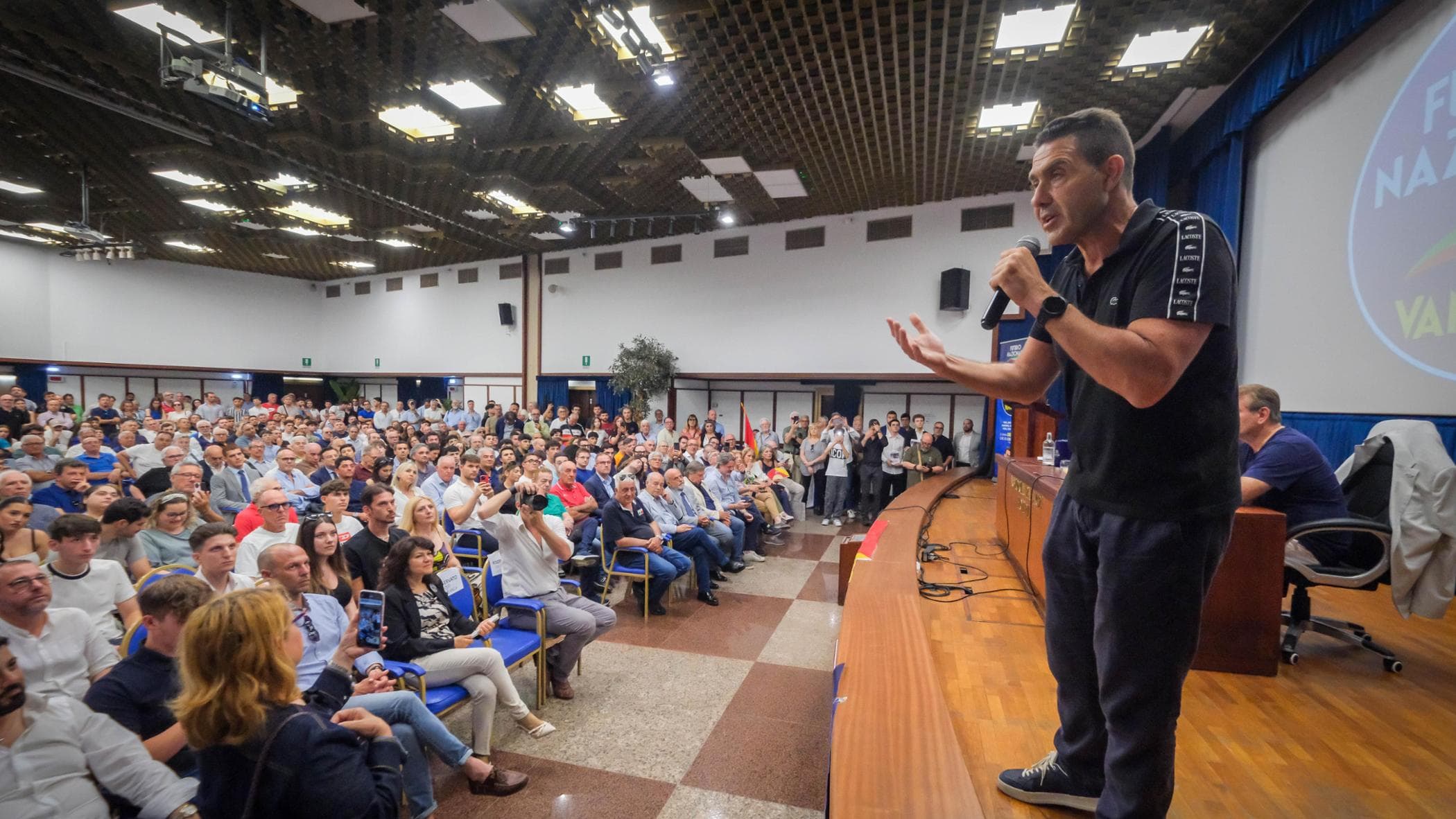 Centrodestra, la rete di Vannacci: il generale vuole arruolare i delusi