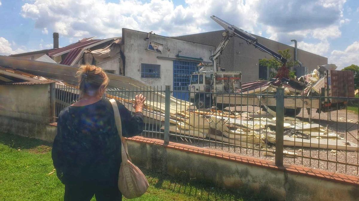 Alto Ferrarese flagellato. Altra azienda scoperchiata: Ma noi non ci fermiamo