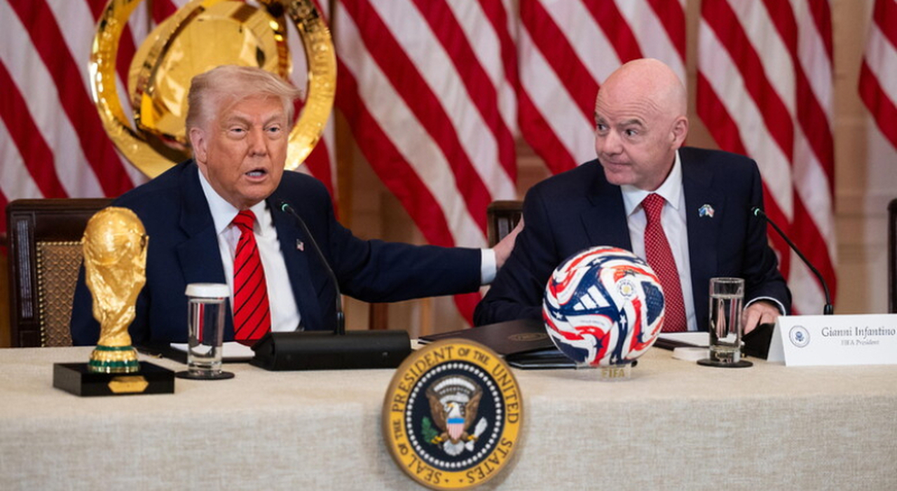 Mondiali 2026, Trump sfida i fischi alla finale: l’incubo di premiare la Spagna e il patto con Infantino