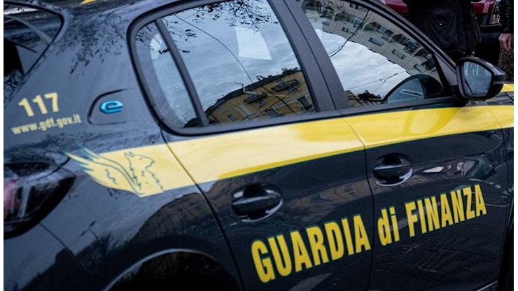 Soldi per i migranti usati per pagare viaggi e beni di lusso, a Benevento danno erariale da 1,3 milioni - Virgilio