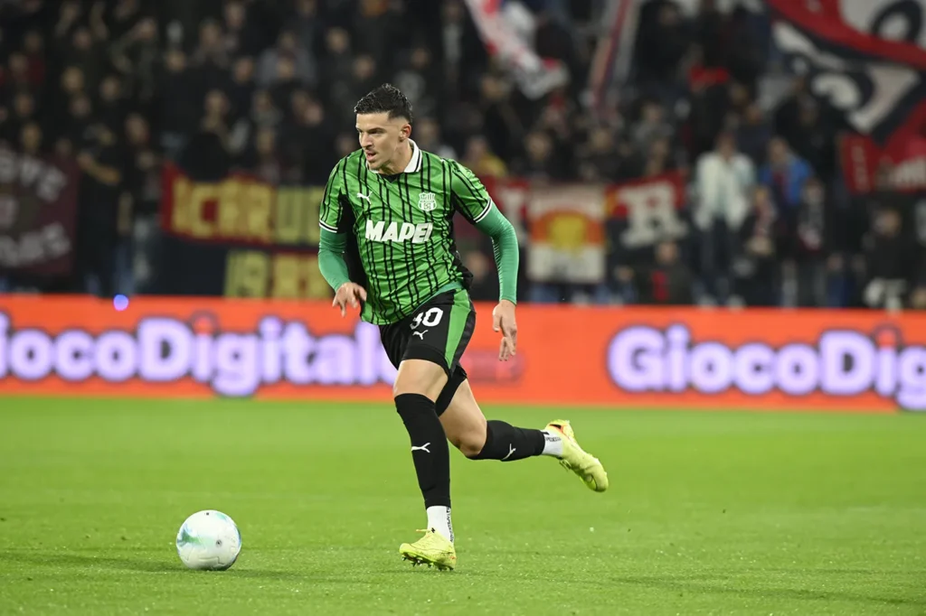 Calciomercato Sassuolo, UFFICIALE la cessione di Muharemovic al Leeds | Il comunicato del club neroverde