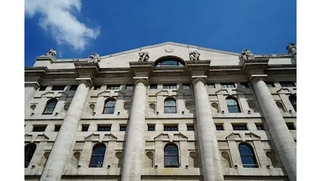 Borse oggi in diretta | Europa attesa in calo, petrolio +2% con nave saudita colpita nel Mar Rosso